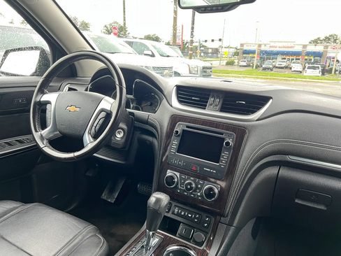 Used 2017 Chevrolet Traverse LT FWD image 14