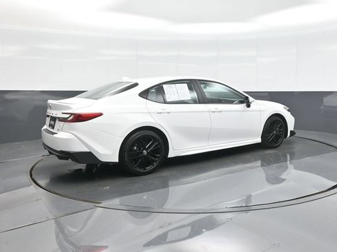 Used 2026 Toyota Camry SE FWD image 7