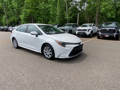 Used 2023 Toyota Corolla LE FWD image 6