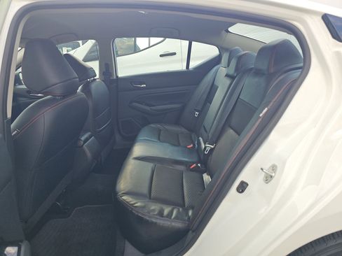 Used 2024 Nissan Altima 2.5 SR image 14