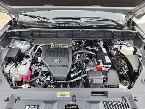 Used 2025 Toyota Highlander LE FWD image 31