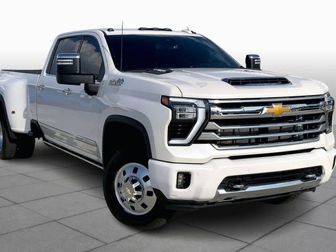 Used 2024 Chevrolet Silverado 3500 High Country image 2