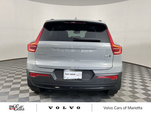 New 2026 Volvo XC40 B5 Core w/ Climate Package image 7