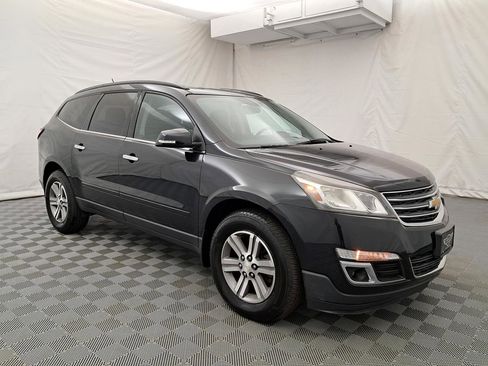 Used 2015 Chevrolet Traverse LT image 2