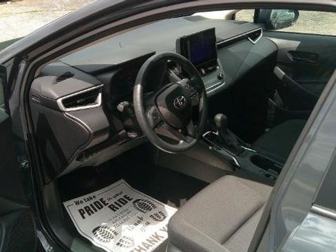 Used 2025 Toyota Corolla LE FWD image 5