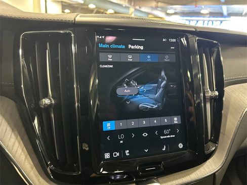 Certified 2025 Volvo XC60 T8 Ultra w/ Protection Package Premier image 16