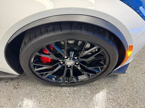 Used 2015 Chevrolet Corvette Z06 w/ 3LZ Preferred Equipment Group RWD image 34