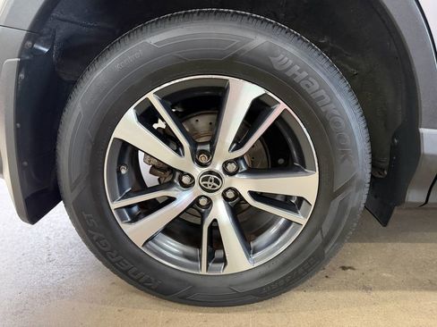 Used 2016 Toyota RAV4 XLE AWD/4WD image 29
