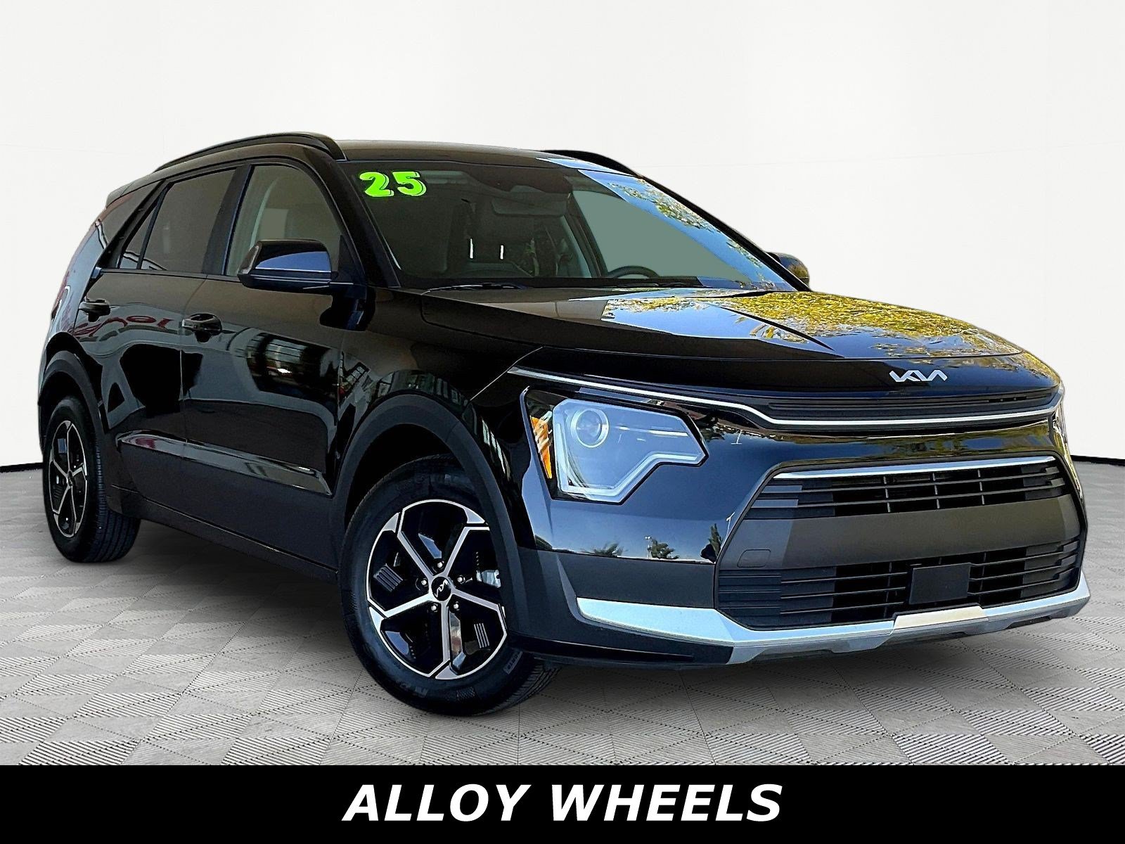 Used 2025 Kia Niro EX FWD image 3