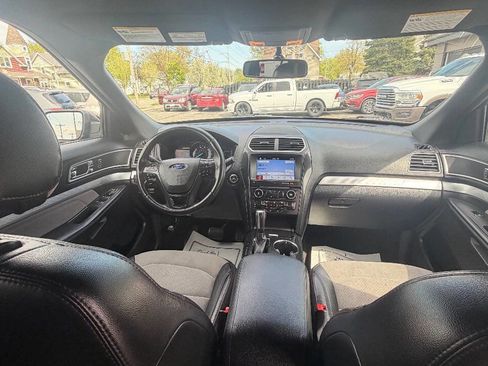 Used 2017 Ford Explorer XLT w/ Equipment Group 202A AWD/4WD image 40