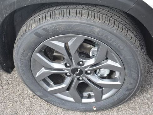 New 2026 Kia Seltos LX FWD image 12