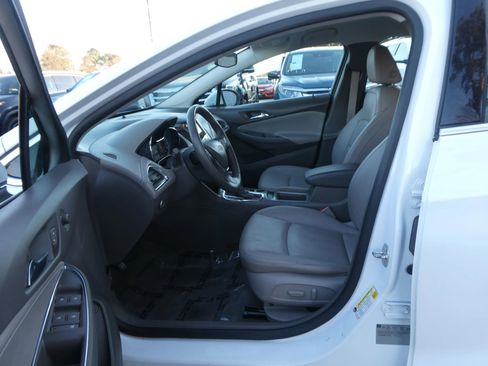 Used 2017 Chevrolet Cruze Premier image 12