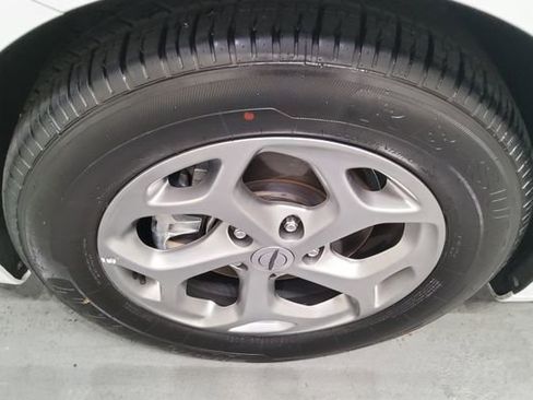 Used 2023 Chrysler Pacifica Limited FWD image 36