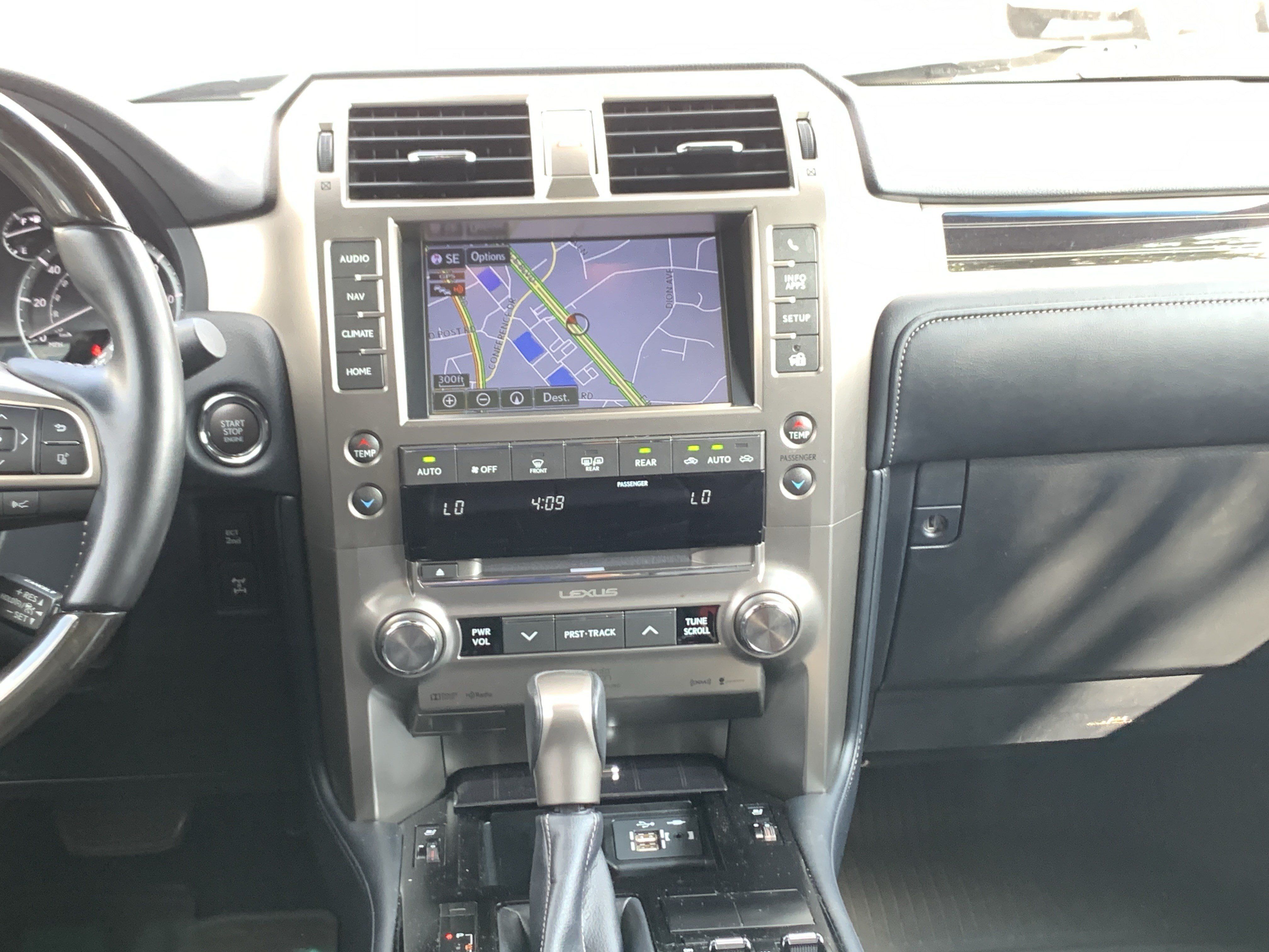 Used 2021 Lexus GX 460 Premium w/ Accessory Package AWD/4WD image 31