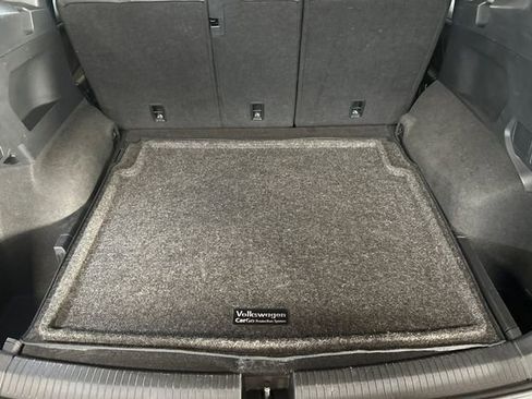 Certified 2024 Volkswagen Tiguan SE R-Line image 19