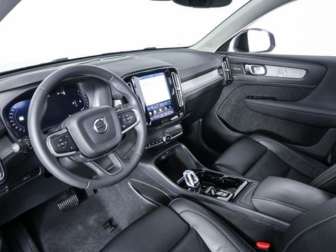 Certified 2024 Volvo XC40 B5 Plus w/ Protection Package Premier AWD/4WD image 4
