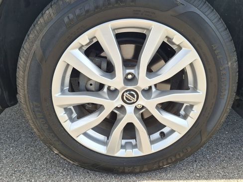Used 2020 Nissan Rogue Sport SV FWD image 25