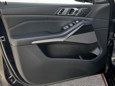 Used 2023 BMW X7 M60i image 18