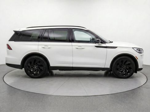 Used 2025 Lincoln Navigator L Reserve w/ Jet Appearance Package AWD/4WD image 8