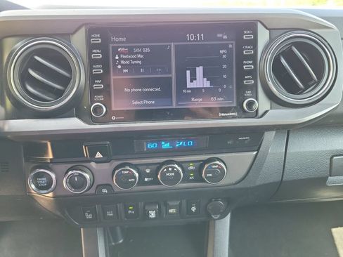 Used 2022 Toyota Tacoma TRD Off-Road w/ Technology Package AWD/4WD image 19