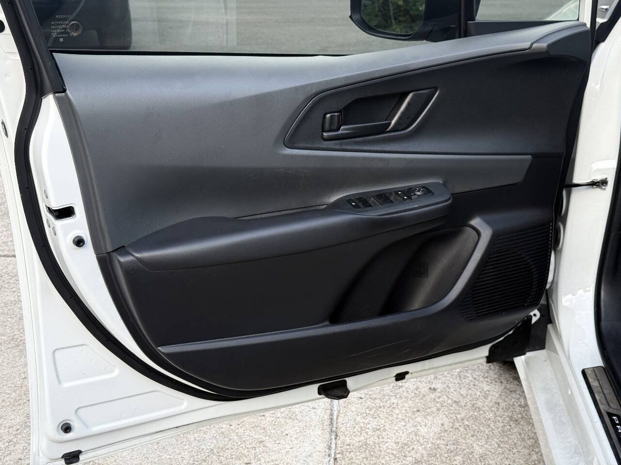 Used 2024 Toyota Prius LE FWD image 11