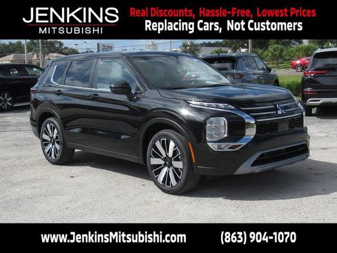 New 2025 Mitsubishi Outlander SE image 1