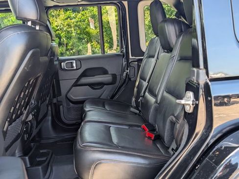 Used 2022 Jeep Wrangler Unlimited Rubicon w/ Trailer Tow Package AWD/4WD image 23
