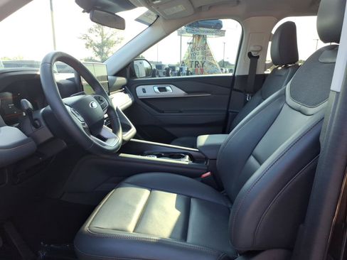 Certified 2025 Ford Explorer Active w/ Active Comfort Package AWD/4WD image 10