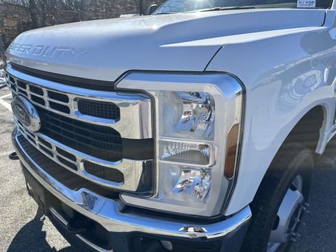 Used 2025 Ford F350 XLT image 9