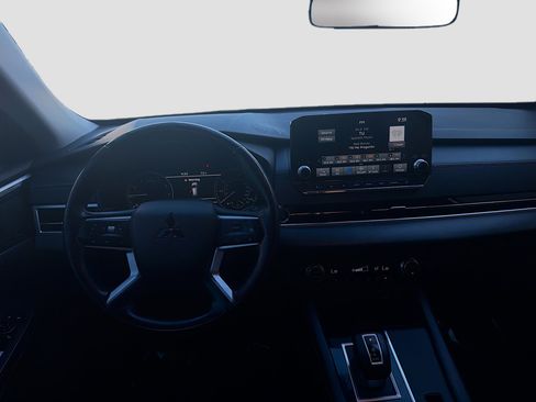 Used 2022 Mitsubishi Outlander SE image 21