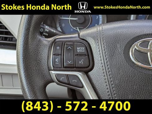 Used 2020 Toyota Sienna LE w/ LE Preferred Package image 28
