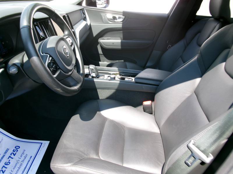 Used 2025 Volvo XC60 B5 Plus AWD/4WD image 13