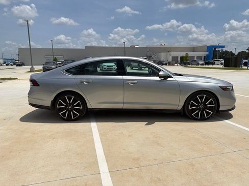 Used 2024 Honda Accord Touring image 4