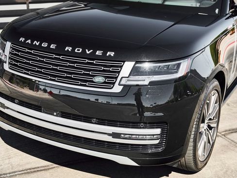 Used 2025 Land Rover Range Rover Autobiography AWD/4WD image 6