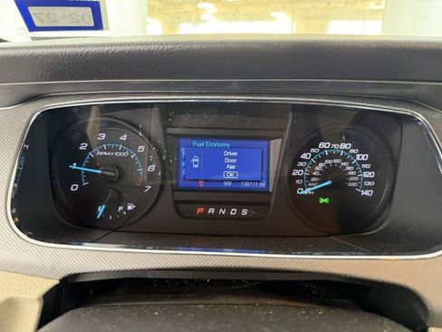 Used 2016 Ford Taurus SE FWD image 12