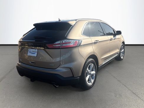 Used 2020 Ford Edge SE image 4