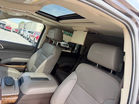 Used 2015 GMC Yukon Denali w/ Touring Package RWD image 10