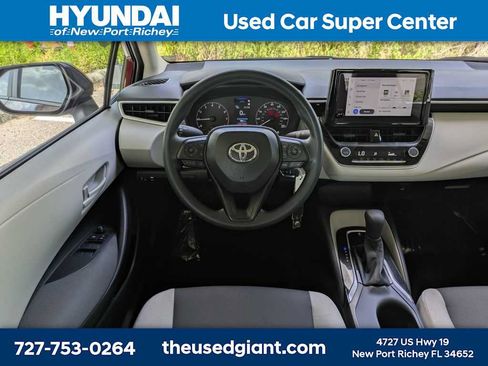 Used 2025 Toyota Corolla LE FWD image 17