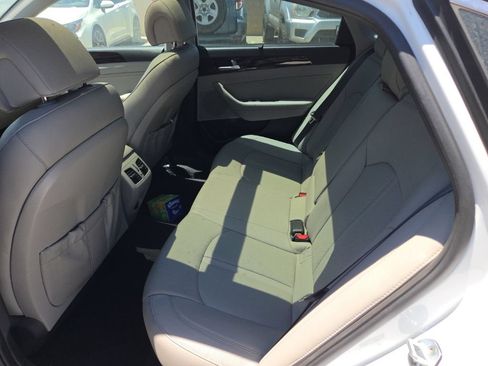 Used 2016 Hyundai Sonata Limited w/ Option Group 04 FWD image 12