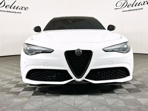 Used 2023 Alfa Romeo Giulia Veloce AWD/4WD image 2