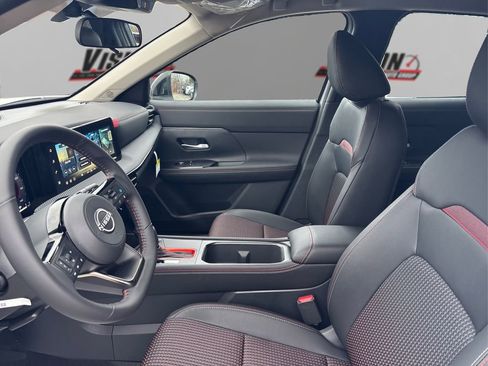 New 2026 Nissan Kicks SR AWD/4WD image 9