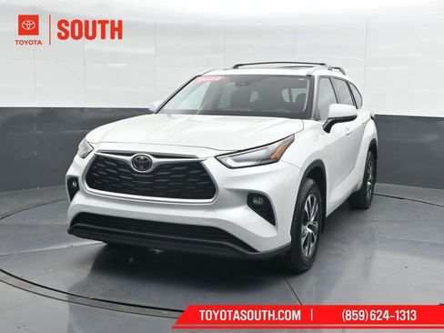 Used 2022 Toyota Highlander XLE image 6