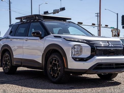 New 2026 Mitsubishi Outlander AWD image 3