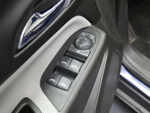 Used 2019 Chevrolet Equinox LS image 12