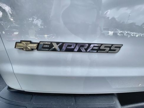 Used 2022 Chevrolet Express 3500 LS image 20