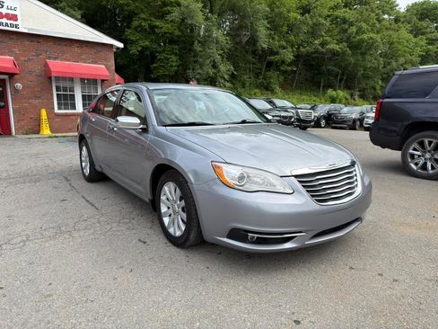 Used 2014 Chrysler 200 Limited w/ Sun/Sound Group FWD image 3