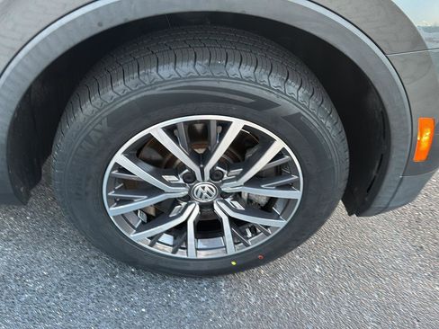 Used 2021 Volkswagen Tiguan S image 32