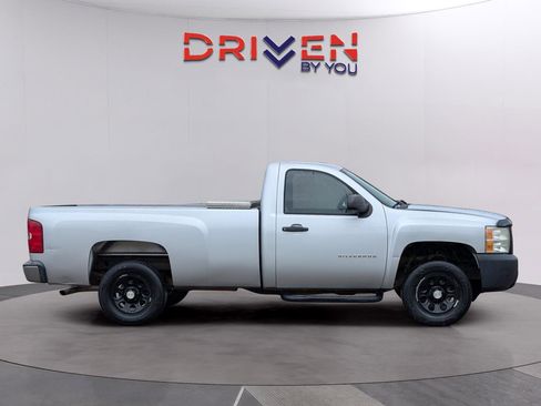 Used 2010 Chevrolet Silverado 1500 W/T RWD image 7