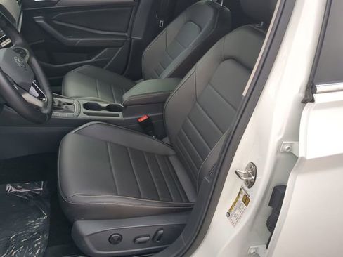 Certified 2023 Volkswagen Jetta SE w/ Panoramic Sunroof Package image 18