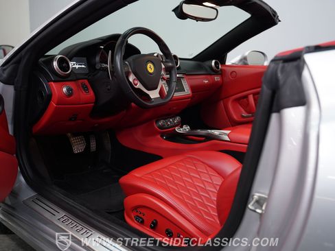 Used 2010 Ferrari California RWD image 4